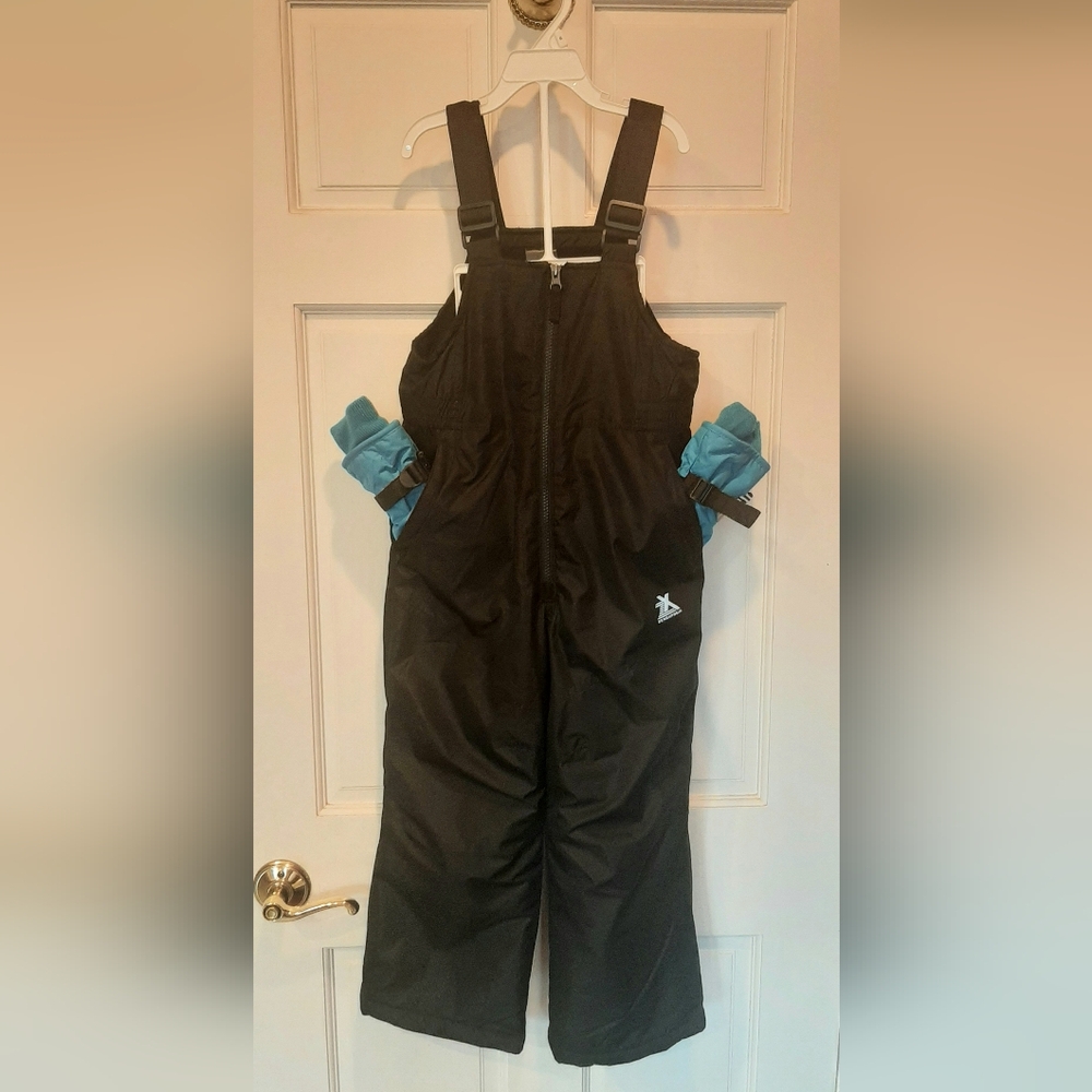 Boys Snow Suit with Gloves, Size 6/7